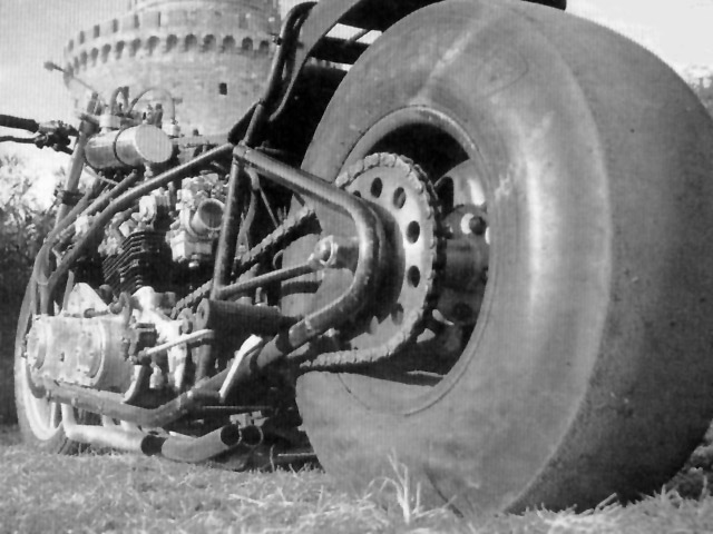 ������� ��� �������� ��� ���������� ���� ��� �� 2000 ��� ������. (c) greekdragster.com - The Greek Dragster Site