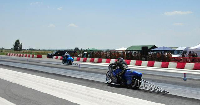 ��������� ��� ��� 4� �������������� ����� Dragster 2010 ��� �������. (c) greekdragster.com - The Greek Drag Racing Site, since Oct 2001.